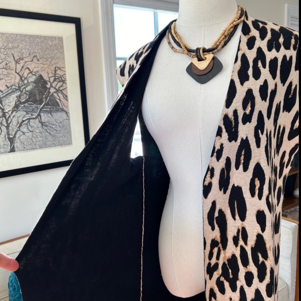 Carmen Marc Valvo Open Front Leopard Sweater Vest. - Picture 1 of 5